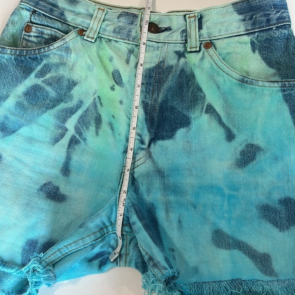 Levi’s - vintage tie dye cheeky shorts, higher rise - Picture 5 of 6